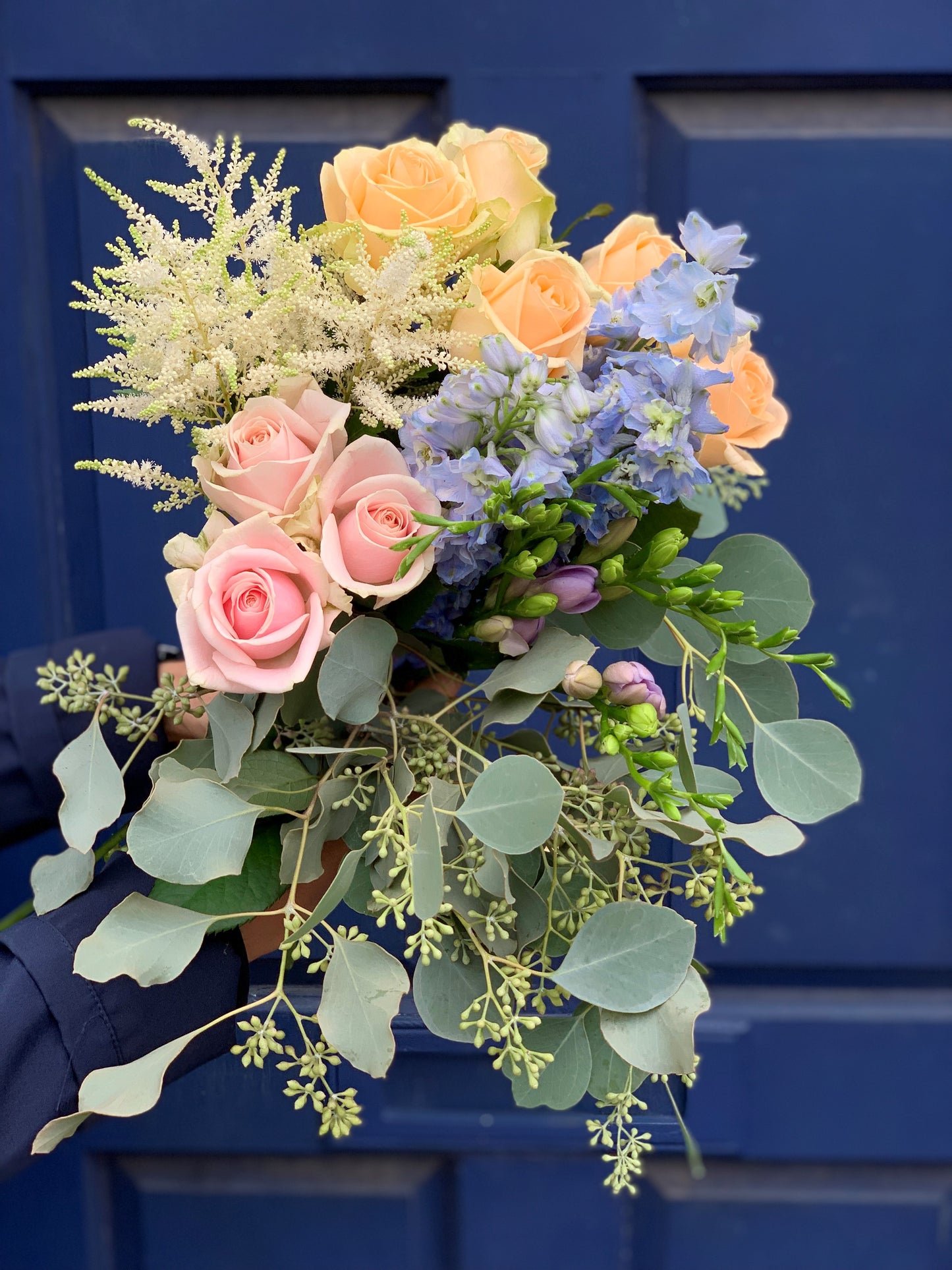 Blooms on Repeat – DIY Arranging at Home: A Seasonal Flower Subscription