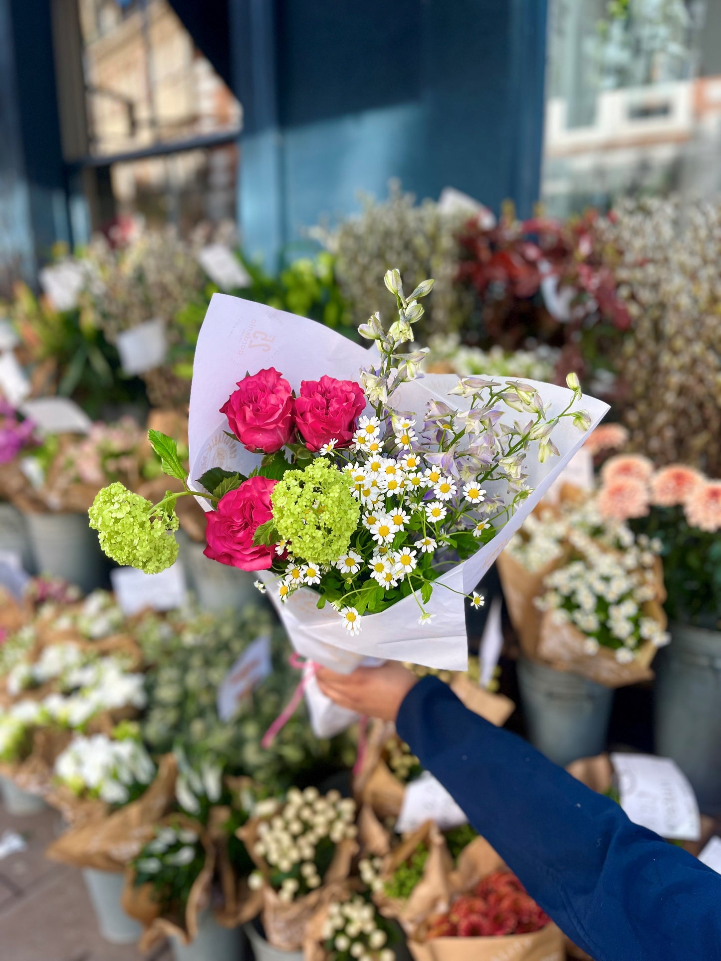 Blooms on Repeat – DIY Arranging at Home: A Seasonal Flower Subscription