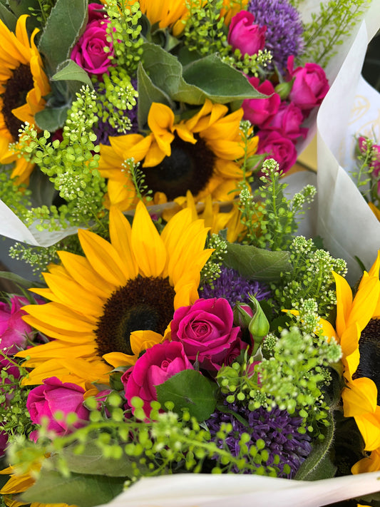 Blooms on Repeat – Florist Arranged: A Seasonal Flower Subscription