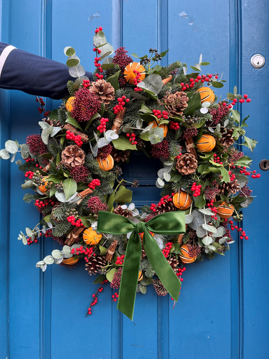 Cortina wreath with wide green velvet bow