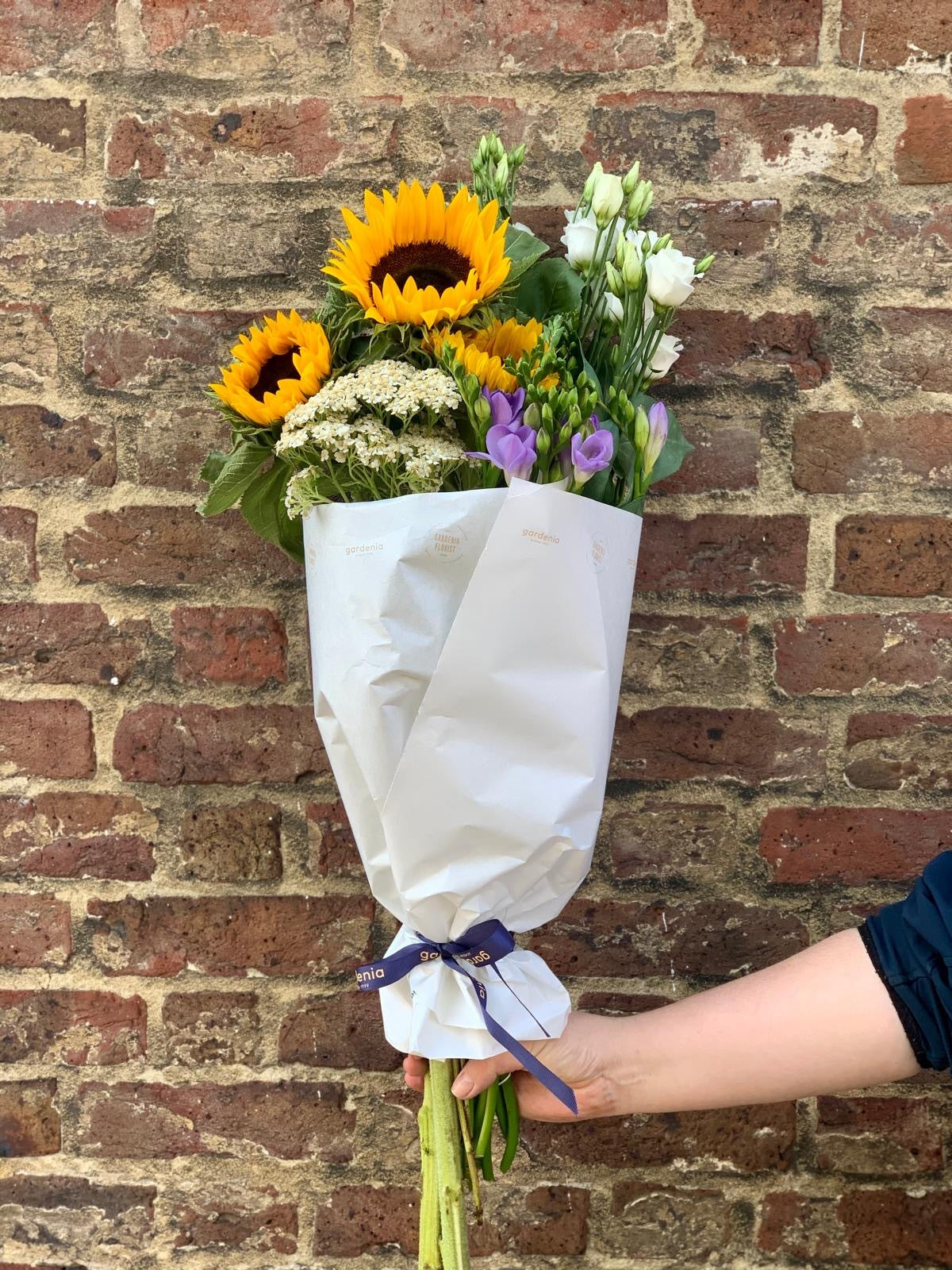 Blooms on Repeat – DIY Arranging at Home: A Seasonal Flower Subscription