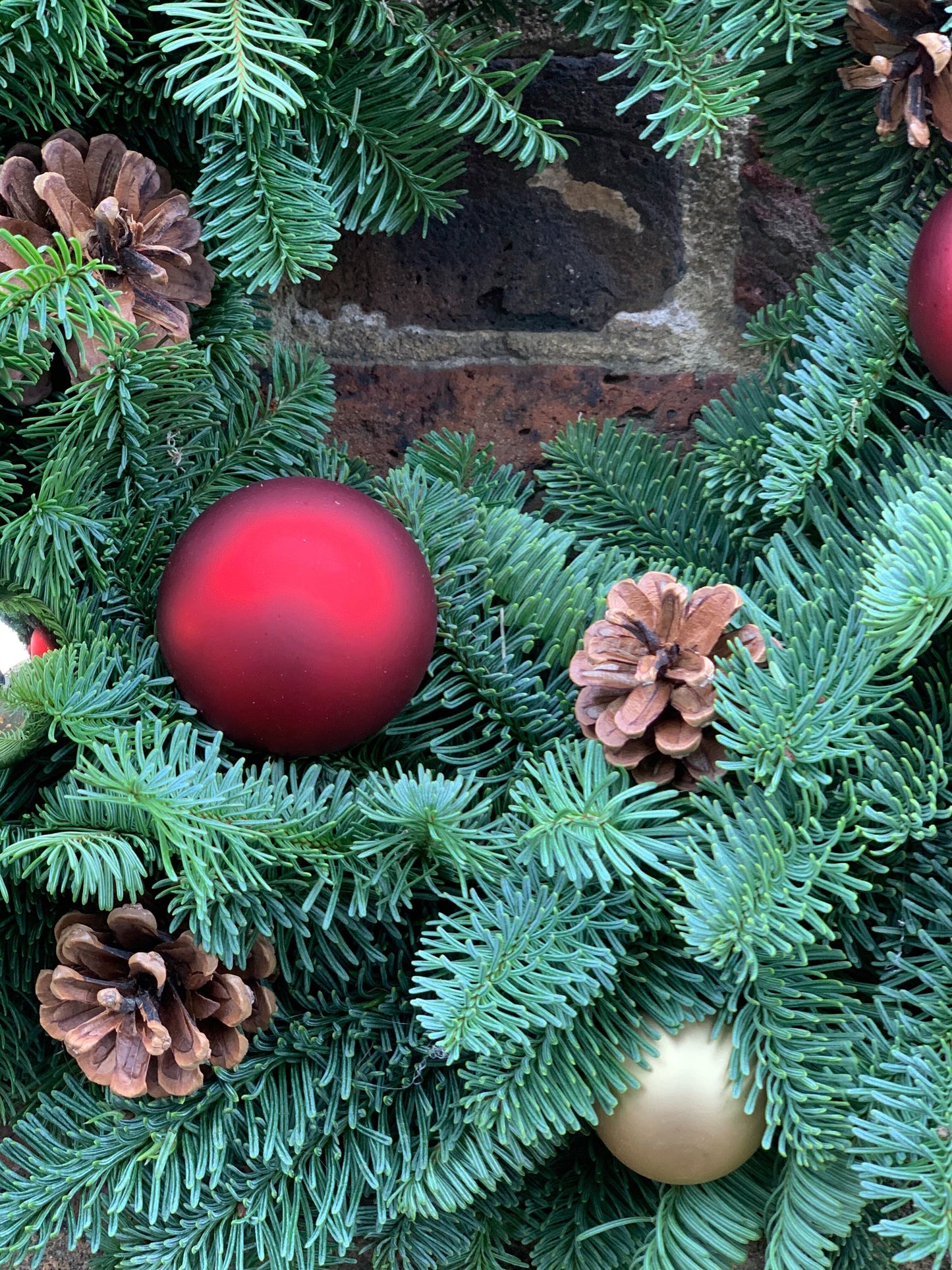 Bauble & pine cone wreath