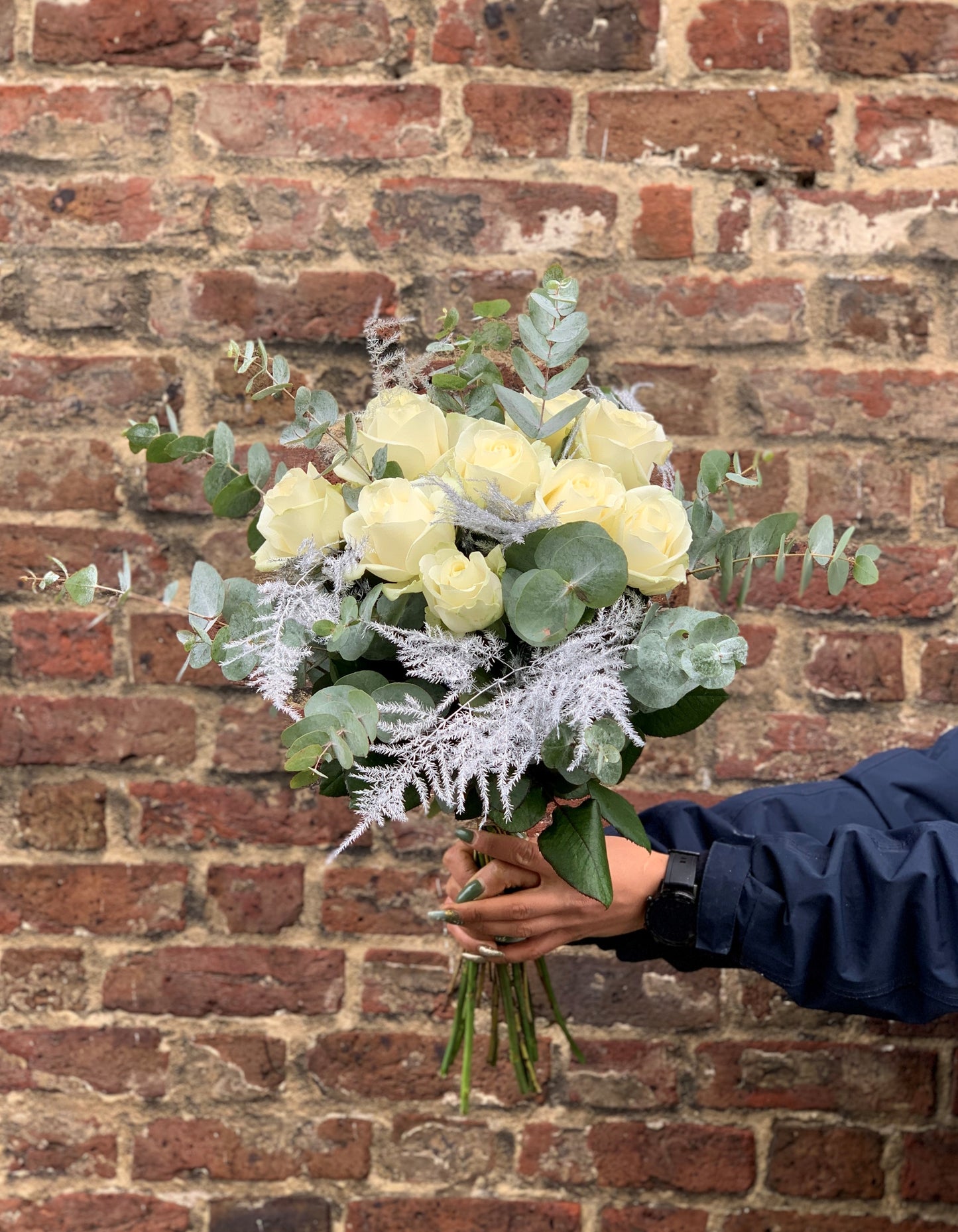Festive Sparkle White Rose Bunch