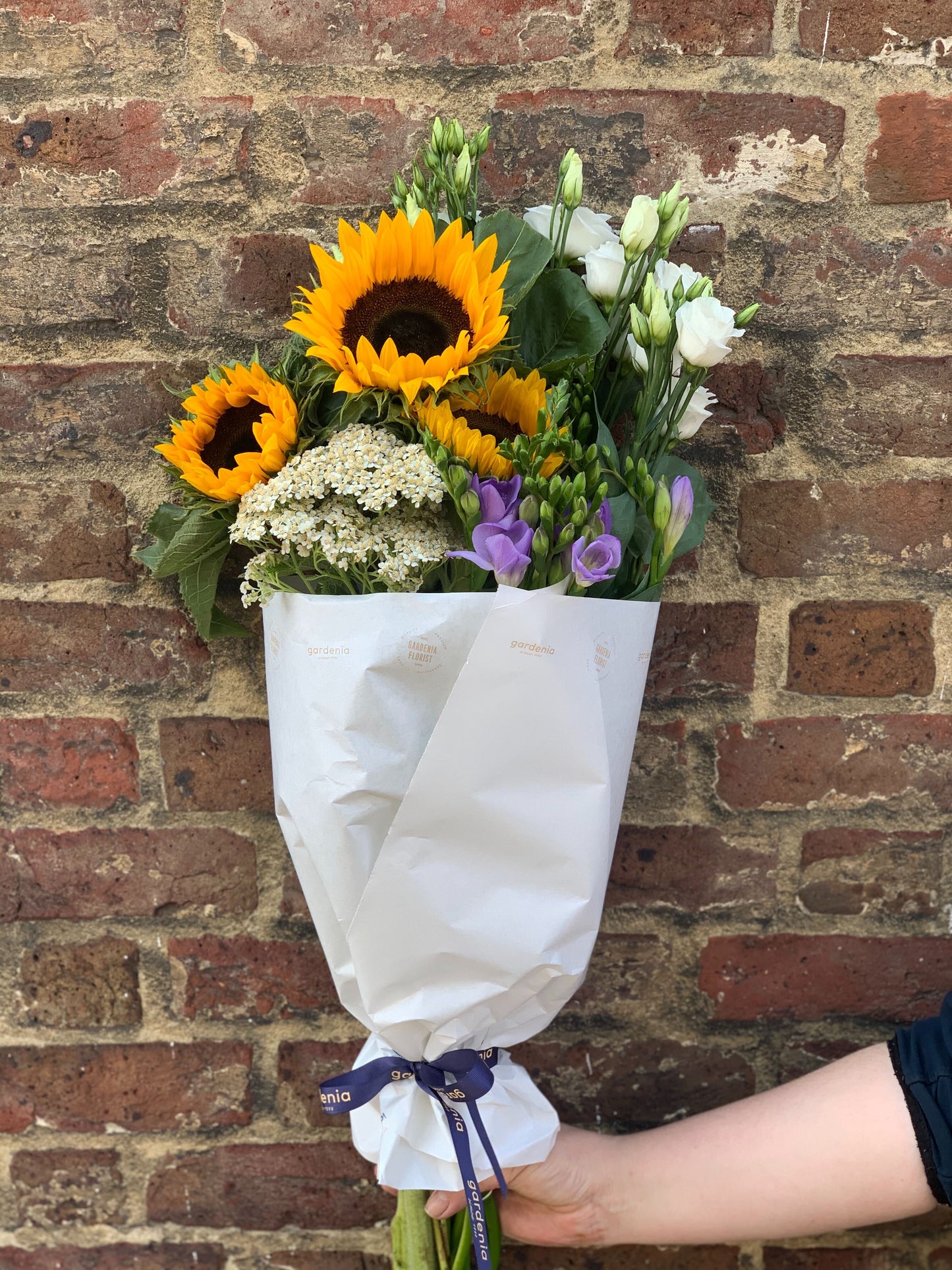 Seasonal flower subscription bundles