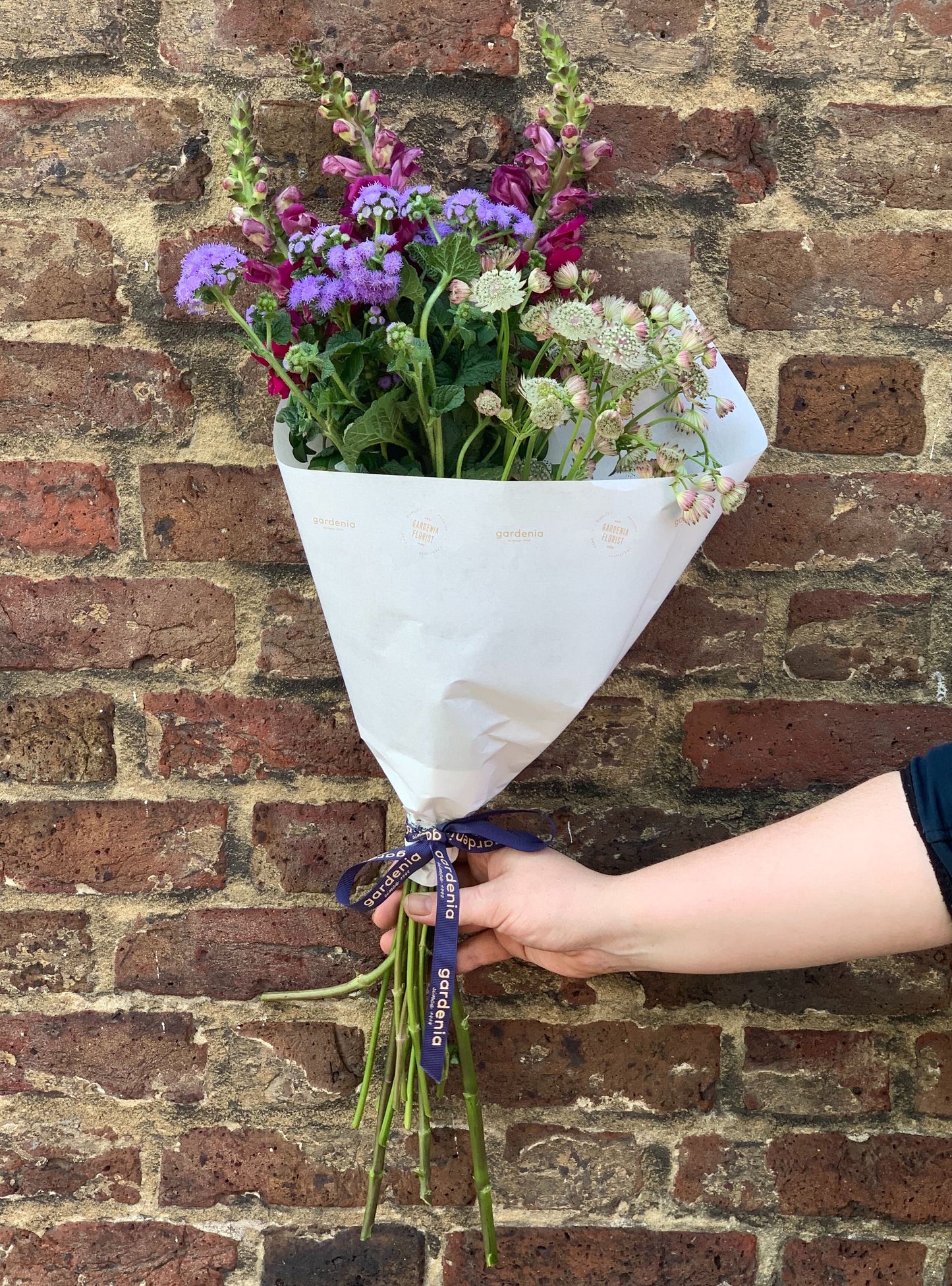 Seasonal flower subscription bundles