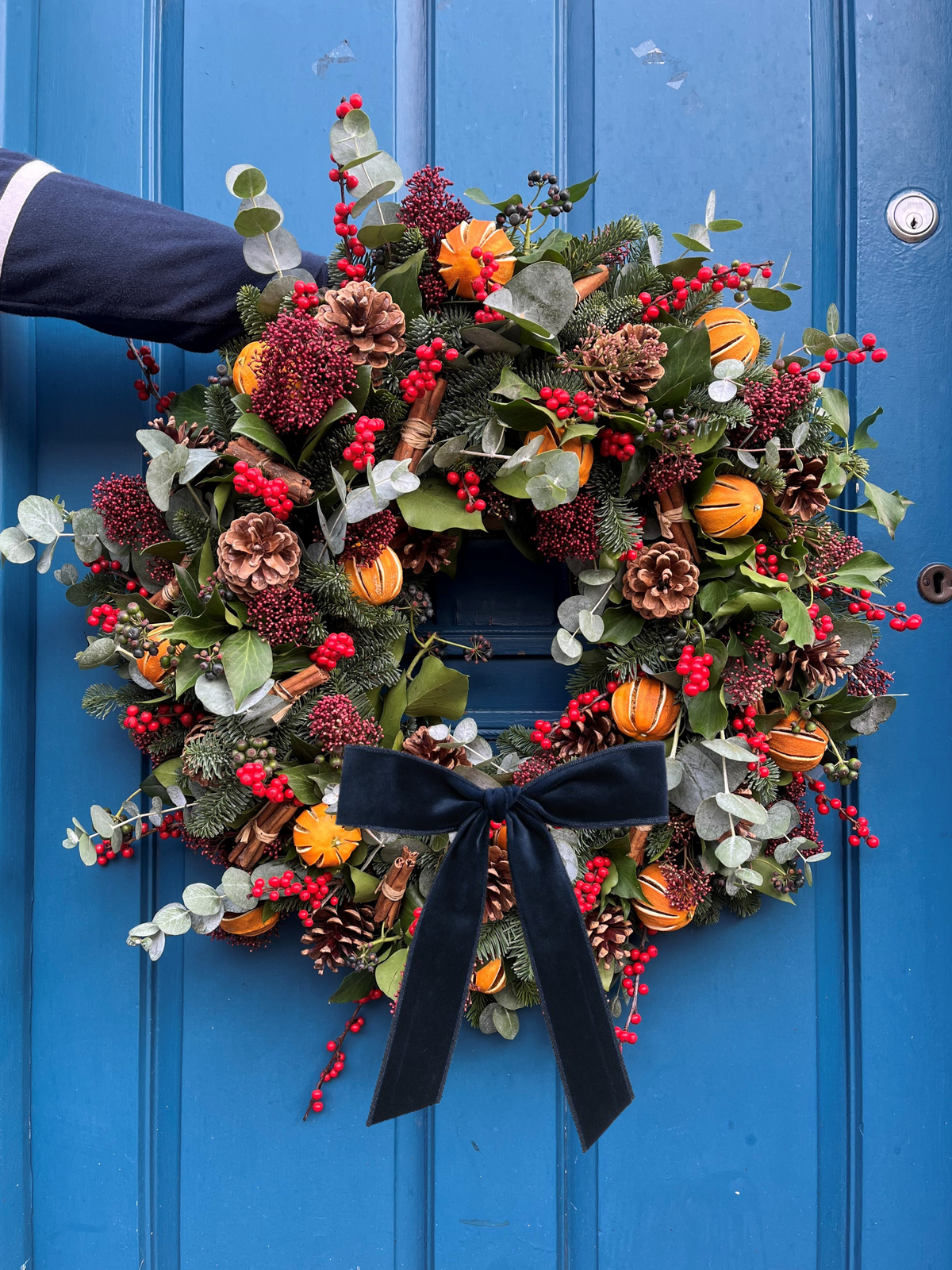 Cortina wreath with wide navy velvet bow