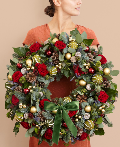 Courchevel wreath with wide green velvet bow