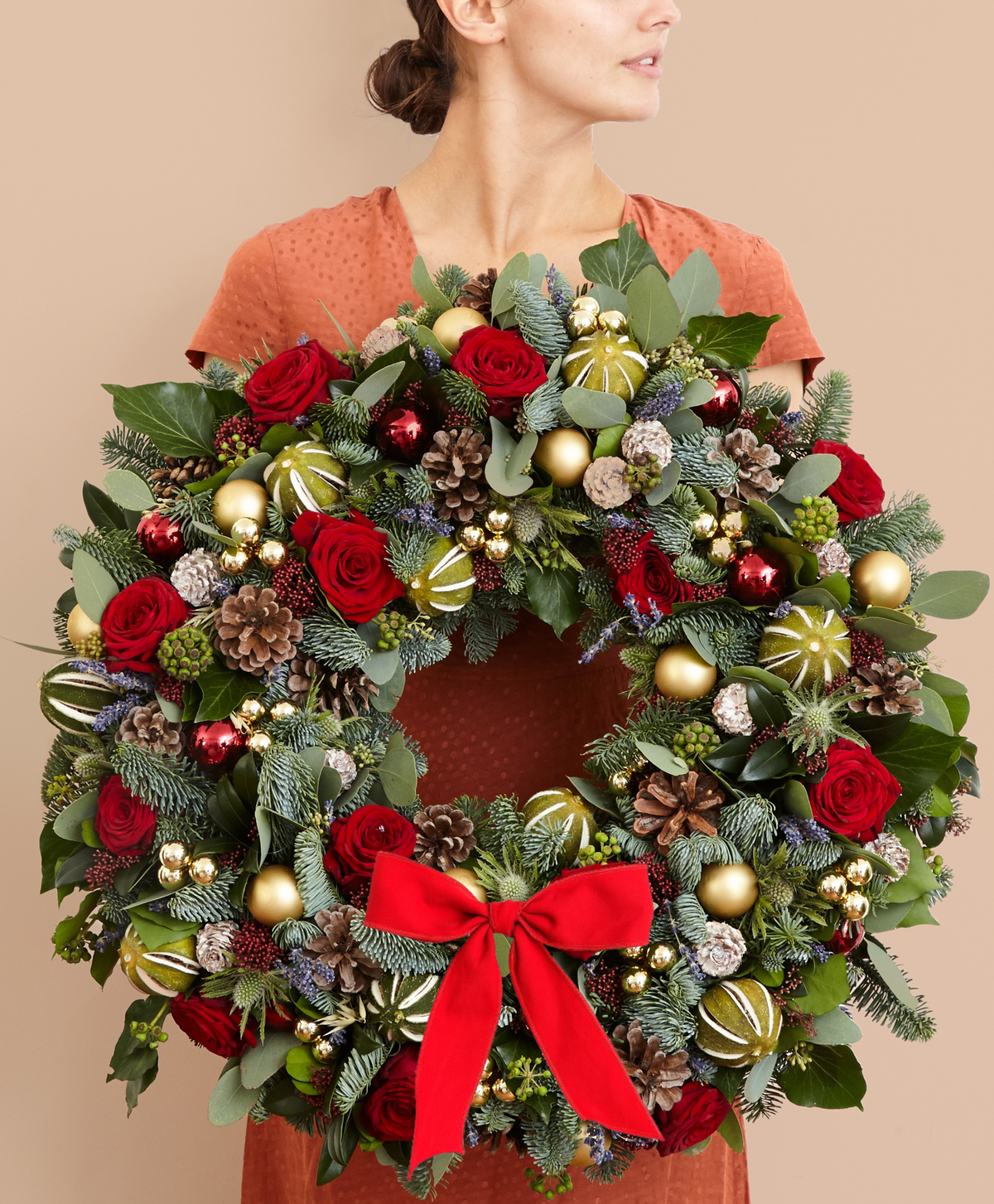 Courchevel wreath with wide red velvet bow